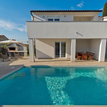 Villa Luka With Private Pool Near พูลา ภายนอก รูปภาพ