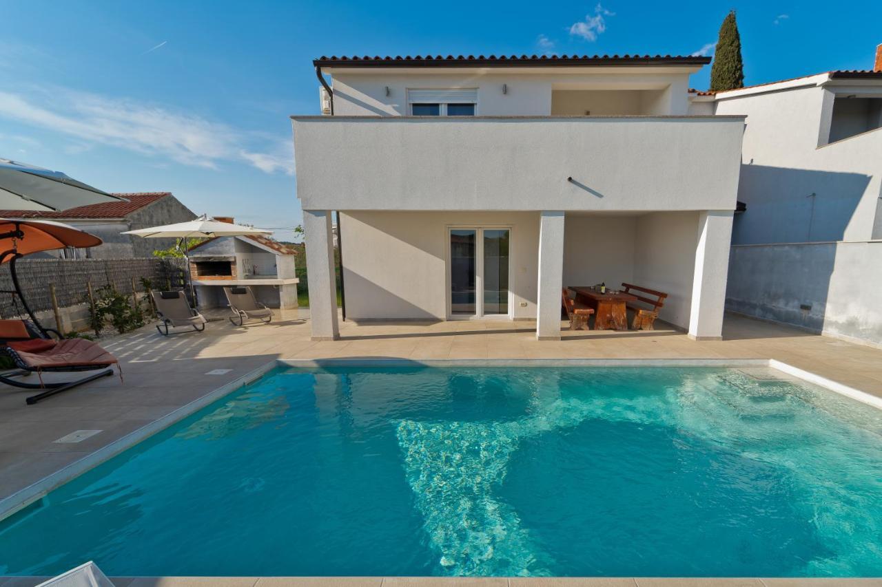 Villa Luka With Private Pool Near พูลา ภายนอก รูปภาพ