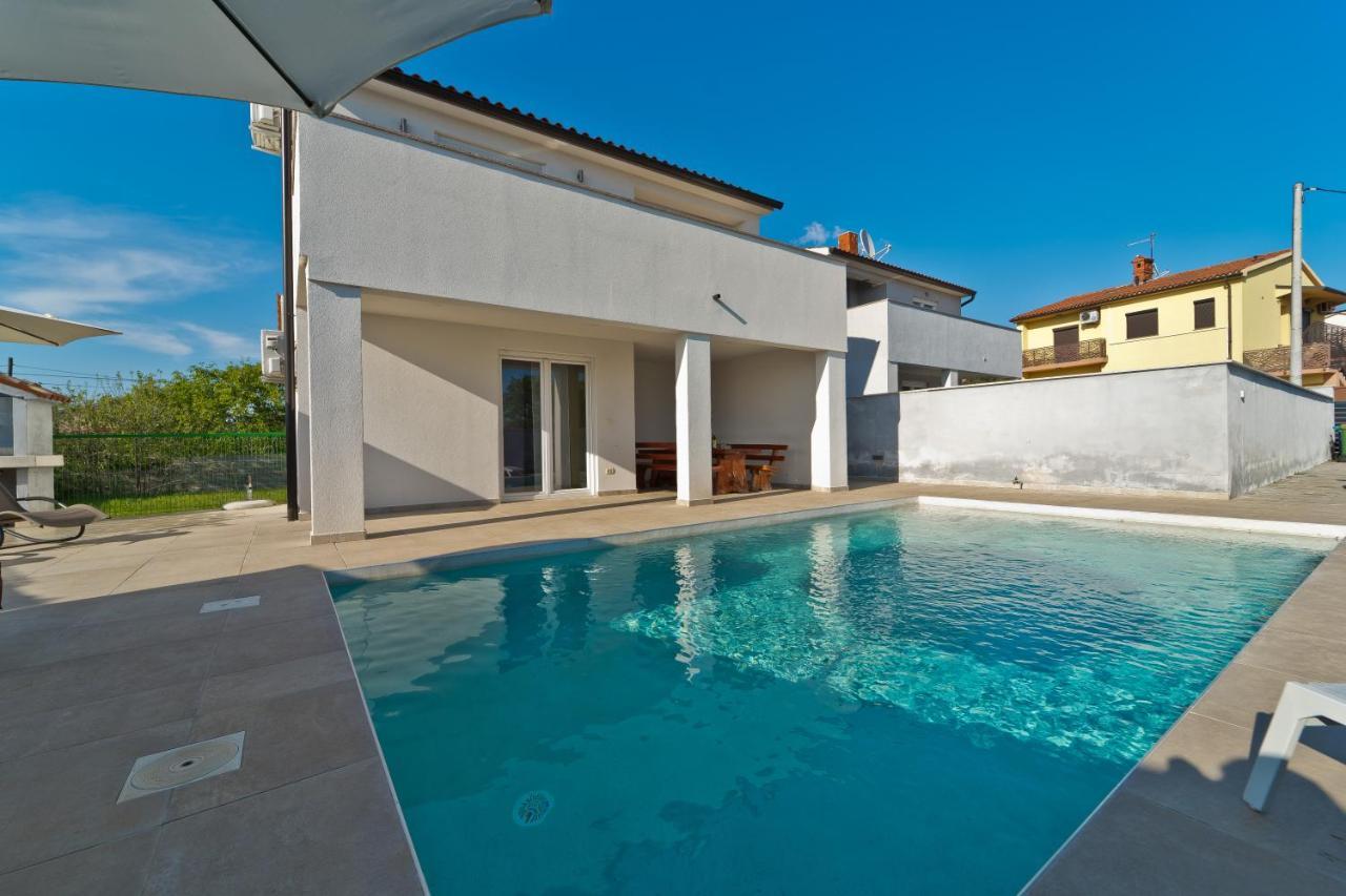 Villa Luka With Private Pool Near พูลา ภายนอก รูปภาพ