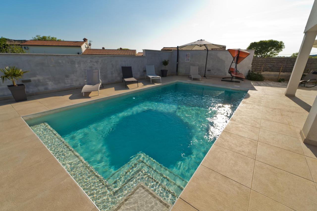 Villa Luka With Private Pool Near พูลา ภายนอก รูปภาพ
