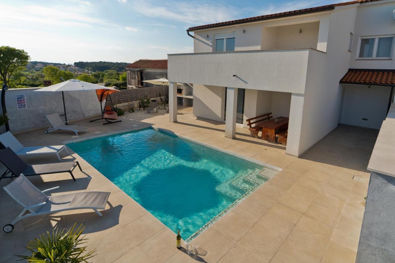 Villa Luka With Private Pool Near พูลา ภายนอก รูปภาพ